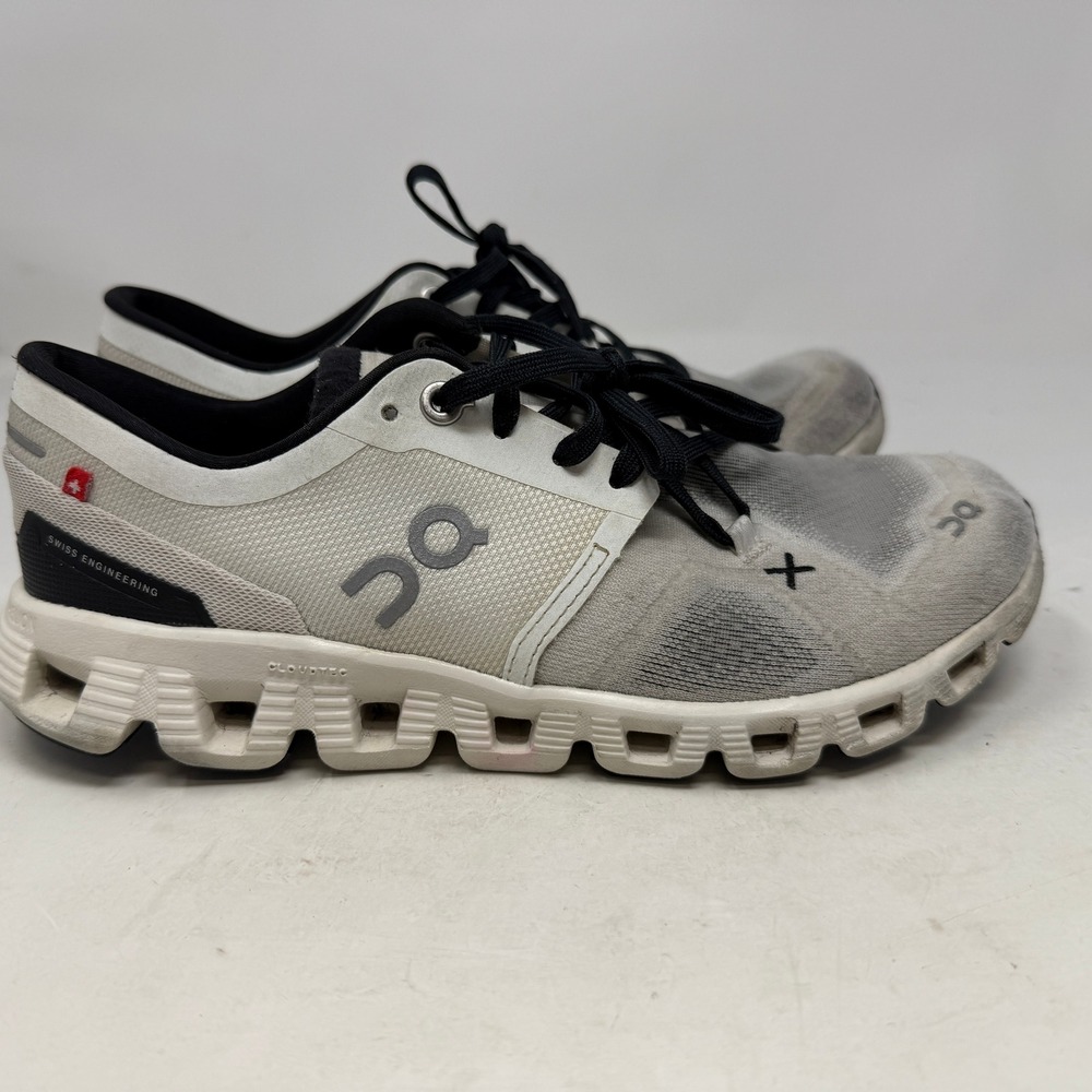 On Running Shoes Womens 6.5 Cloud X White Black Training 60.98697